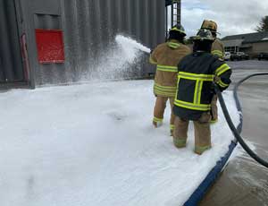 REFTRA 93 practices the application of foam at RIFA credit.
